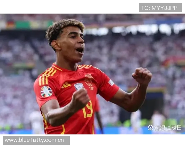 足球明星在赛场拼搏后的疲惫瞬间展现出他们不为人知的辛苦与努力