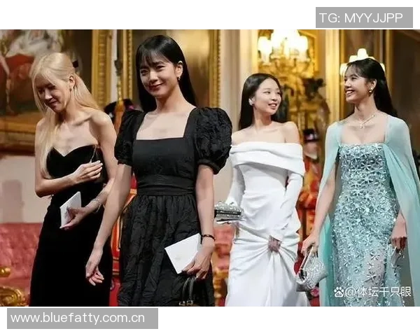 足球明星情感风波揭露队友隐秘恋情引发舆论热议与争议